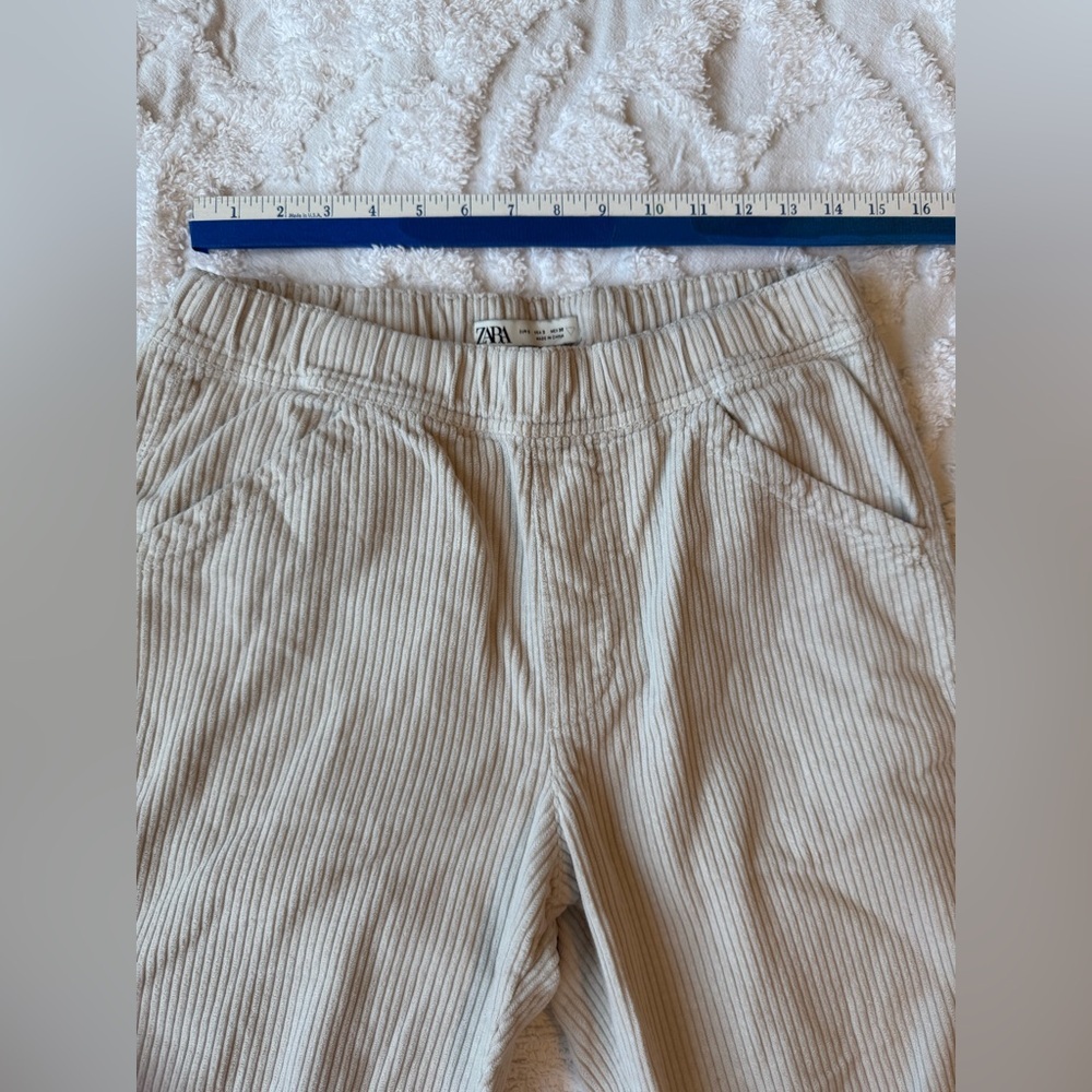 Zara woman’s Cream colored cropped courdoroy Size S with drawstring.